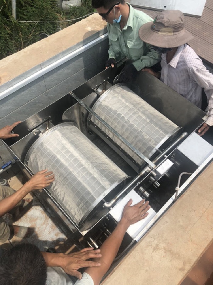 Dùng lọc drum tiết kiệm rất nhiều thời gian vệ sinh hồ cá Koi